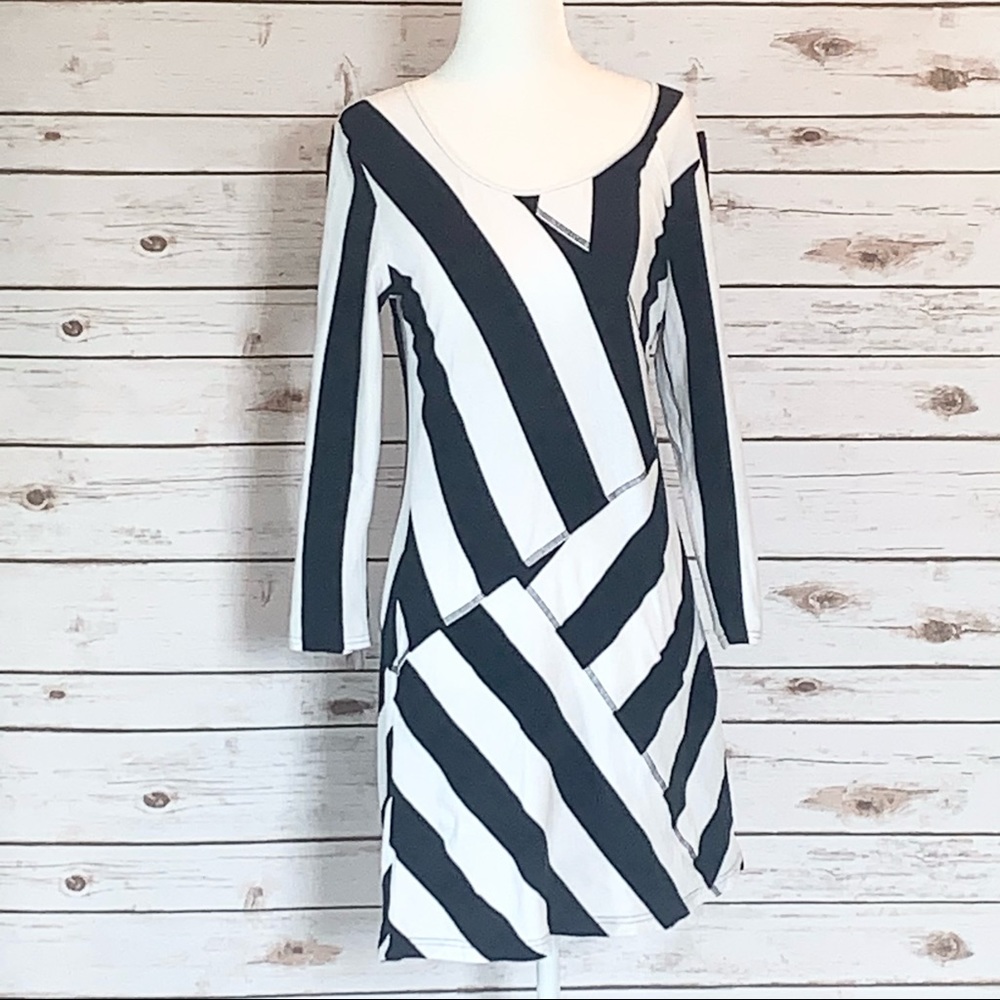 V CHRISTINA TUNIC TOP WITH ASYMMETRICAL PRINT